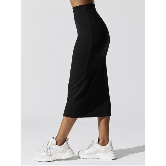 Carbon38 Dresses & Skirts - NWT Carbon38 Ribbed Stretch Midi Skirt Black